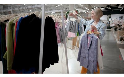 I vestiti di Zara e H&M fatti con cotone che aumenta la deforestazione, la denuncia di una ong...