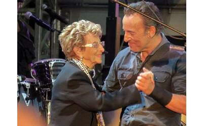 Bruce Springsteen, morta la madre Adele, amata dai fan ballava ai suoi concerti