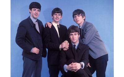 I Beatles al numero 1 in Inghilterra dopo 54 anni (ma in Italia sono 52esimi, fra Geolier e Shiva)