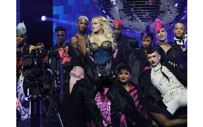 Madonna, concerto a Milano: «Vi racconto la mia storia, mai dimenticare il passato»