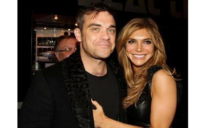 Robbie Williams compie 50 anni: la passione per il calcio (e i gatti), chi è la moglie Ayda Field, 7 segreti
