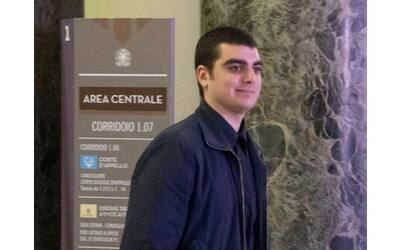 Gabriele Marchesi, il giovane indagato con Ilaria Salis, non sarà estradato: «Posso uscire? Sono contento»