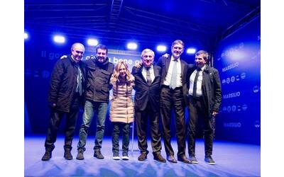 I leader di centrodestra sul palco:«L’Abruzzo non cambierà guida»