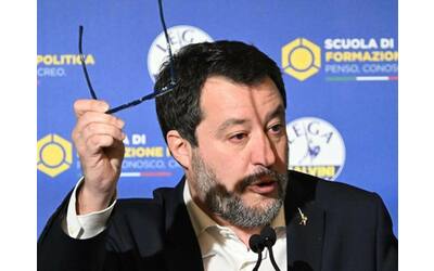 Lega, contro Salvini dal Nord tabelle e veleni. Ma lui ha blindato il partito