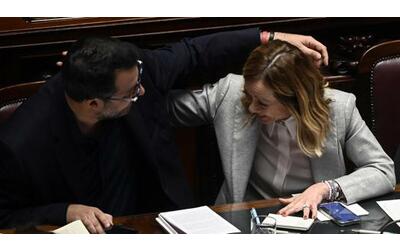 Meloni-Salvini, una riconciliazione breve e plateale. Poi le nuove tensioni e...