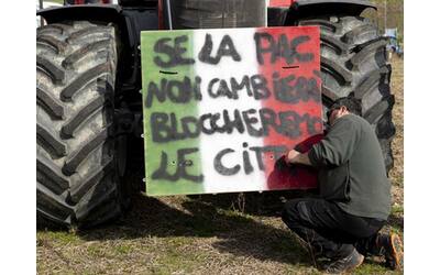 trattori e proteste il governo cerca fondi sconto sull irpef e caro gasolio i contadini divisi a roma