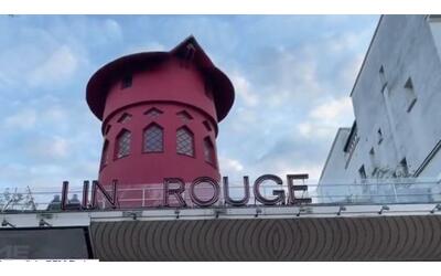 a parigi sono crollate le pale del celebre moulin rouge
