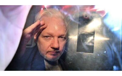 Assange, ultimo appello per bloccare l’estradizione negli Usa. La moglie: «Se lo manderanno lì, morirà»