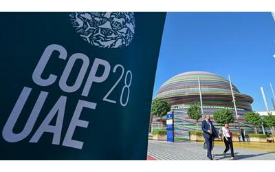 COP28, nell’ultima bozza della presidenza salta l’«eliminazione» dei combustibili fossili. Ma per la prima volta si parla di «tagli»