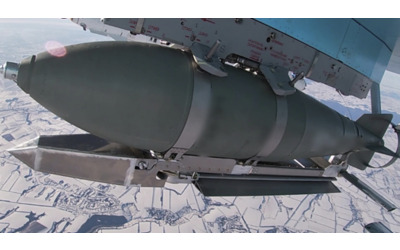 Cosa sono le bombe plananti che i russi usano per colpire l’Ucraina