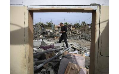 gli italiani a rafah nella striscia di gaza sembra un film distopico si vive tra droni e bombe colpisce la magrezza delle persone