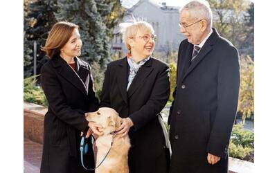 il cane di maia sandu ha morso il presidente austriaco
