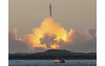 il razzo starship della spacex di elon musk esploso poco dopo il lancio
