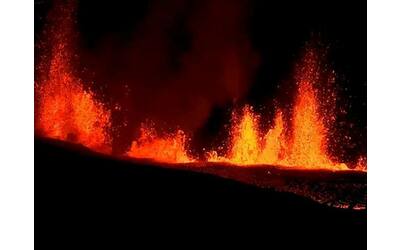 islanda nuova eruzione vulcanica a nord di grindav k dichiarato lo stato d emergenza ed evacuata la citt