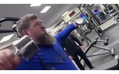 kadyrov fa esercizio fisico in palestra il video pubblicato per smentire le voci su una presunta malattia incurabile