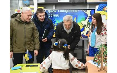 kiev lancia l allarme demografico paesi ue non trattenete i nostri profughi