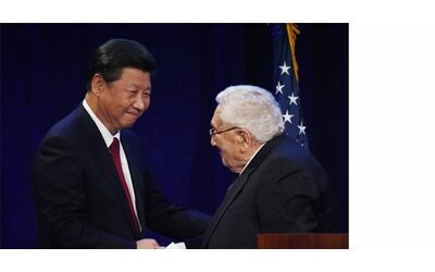 L’ultimo inchino di Xi Jinping per Kissinger, il «caro vecchio amico»...