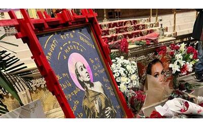 new york il funerale dell icona lgbt nella chiesa di san patrizio insorgono i tradizionalisti