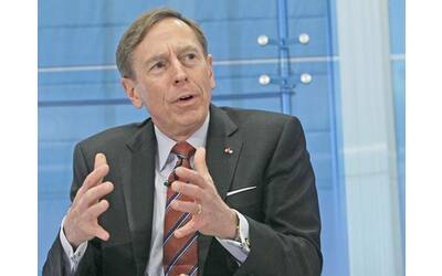 Petraeus, ex capo della Cia: «Putin non si fermerà. La nostra sicurezza comincia sul confine tra Russia e Ucraina»