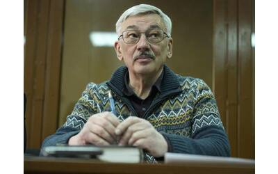 russia condannato a due anni e mezzo il dissidente orlov
