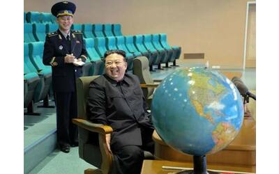 Satellite-spia lanciato dalla Corea del Nord, Kim si gode le foto della Casa...