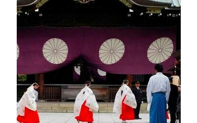 tokyo il santuario yasukuni sceglie un ex ammiraglio come gran sacerdote il giappone fa i conti con la storia