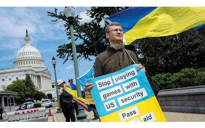 Usa, ok della Camera agli aiuti per Kiev. Zelensky: «Salveranno vite»