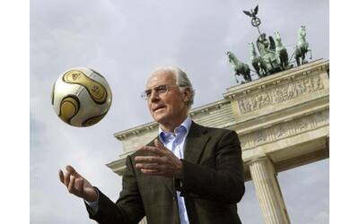 Beckenbauer il figlio del popolo diventato icona della Germania (e un dipinto di Warhol)