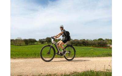 bici elettriche e sentieri per il running tra i trulli il trend dello sport outdoor