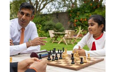 Bodhana Sivanandan, a 8 anni regina degli scacchi: sulla scia di Judit Polgar e Kasparov