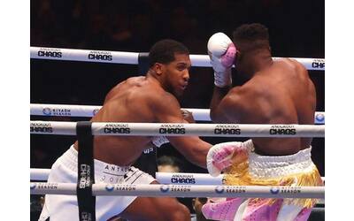 Boxe, Joshua manda al tappeto Ngannou nel Knockout Chaos