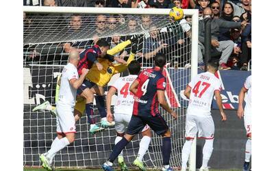 Cagliari-Monza, risultato 1-1. Gol di Dossena e Maric