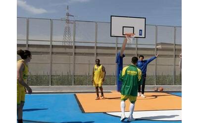 carcere di secondigliano inaugurato il nuovo campo di basket