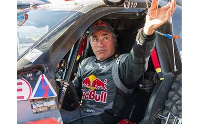 Carlos Sainz ha vinto la Dakar per la quarta volta. L’impresa a 61 anni