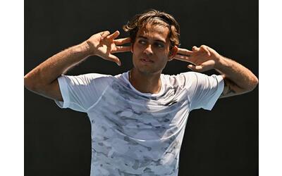 Chi è Flavio Cobolli: la prima vittoria agli Australian Open, la Roma, il no...