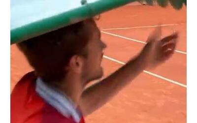 Daniil Medvedev furioso al Masters 1000 di Montecarlo: perde un game per un errore del giudice e sfascia una tenda