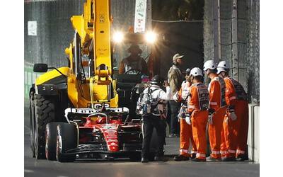 F1 Gp Las Vegas, un tombino rompe la Ferrari di Sainz. Prove libere interrotte, che cosa è successo