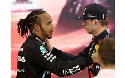 Hamilton: «Verstappen mi ha rubato il Mondiale 2021. Ma quel giorno ho ritrovato mio padre»