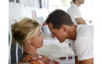 La moglie di Schumacher, chi è Corinna Betsch: «Michael mi manca ma è qui»