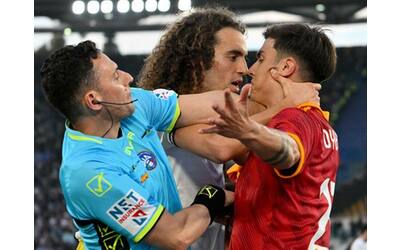 la roma vince il derby con la lazio 1 0 il risultato decide il gol di mancini