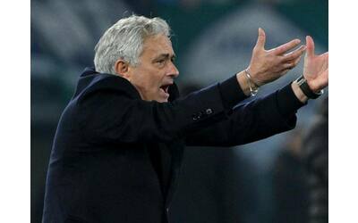 Mourinho esonerato dalla Roma «con effetto immediato»