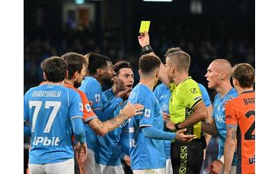 Napoli: «Con l'Inter sconcertati dall'arbitro». Inzaghi: «Super favoriti? In Champions si diceva altro»