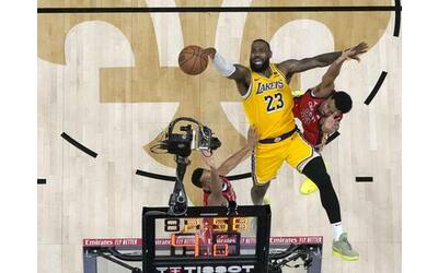Nba, i Lakers ai playoff contro i Nuggets: battuti i Pelicans. Fuori Golden...