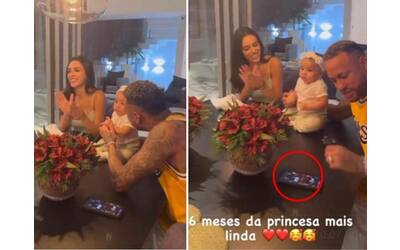neymar gioca a poker online durante il compleanno della figlia polemica sui social