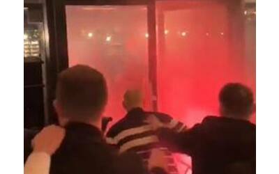 psg newcastle ultr francesi assaltano tifosi inglesi in un pub a parigi