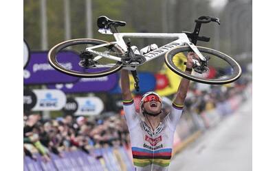 Van der Poel vince il Giro delle Fiandre per la terza volta: la gara e l’ordine di arrivo