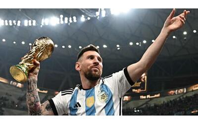 All’asta le maglie di Messi ai Mondiali: già offerti 6,5 milioni, verso il...