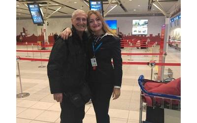 «Arnaldo, 83 anni, dormiva da mesi in aeroporto. L’ho adottato ed ora ha...