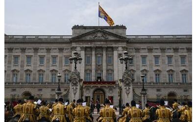 Buckingham Palace, Sandringham, invito a «Downton Abbey»
