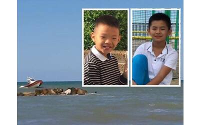 fratellini annegati in mare a ortona il pm chiede 5 anni per i due genitori e due dipendenti del comune